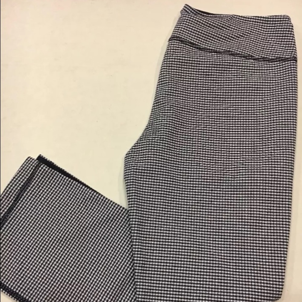 Lululemon Wunder Under Crop Capris